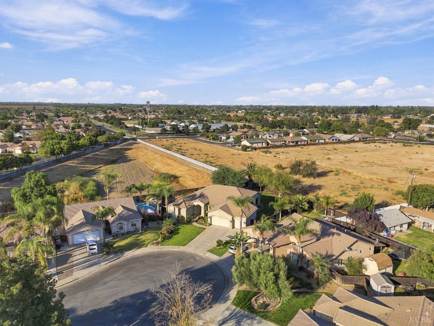 1514 W Claridge Ct, Hanford, CA 93230