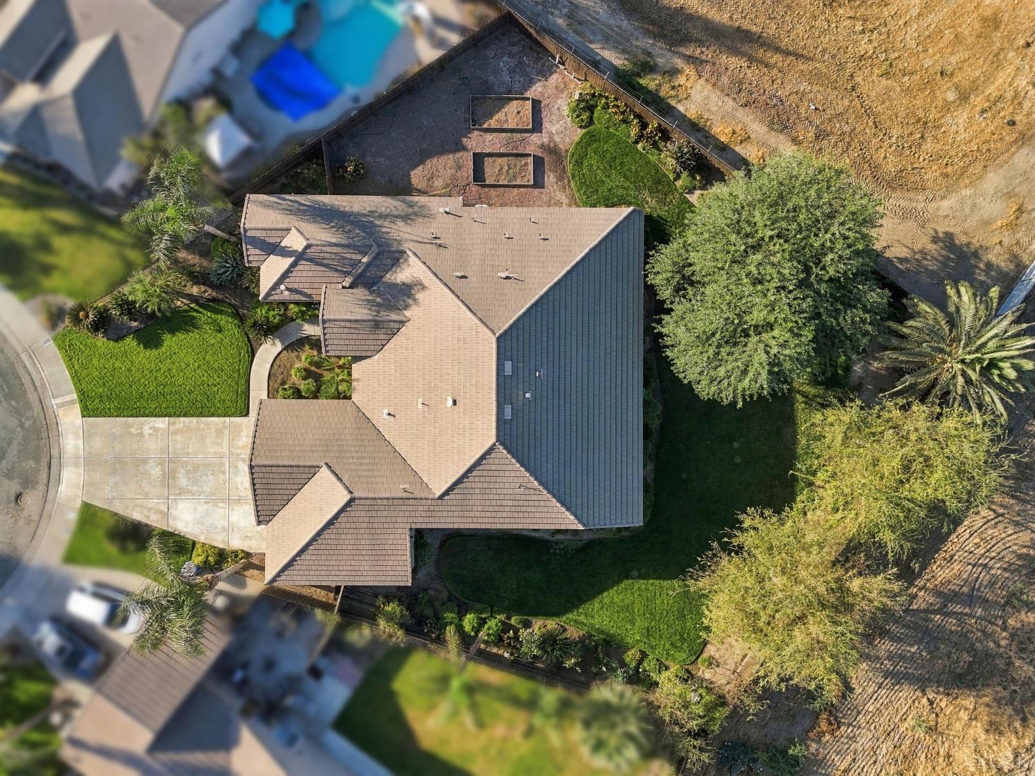 1514 W Claridge Ct, Hanford, CA 93230
