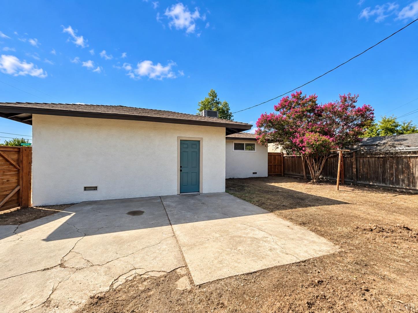 3856 N Hacienda Dr, Fresno, CA 93705