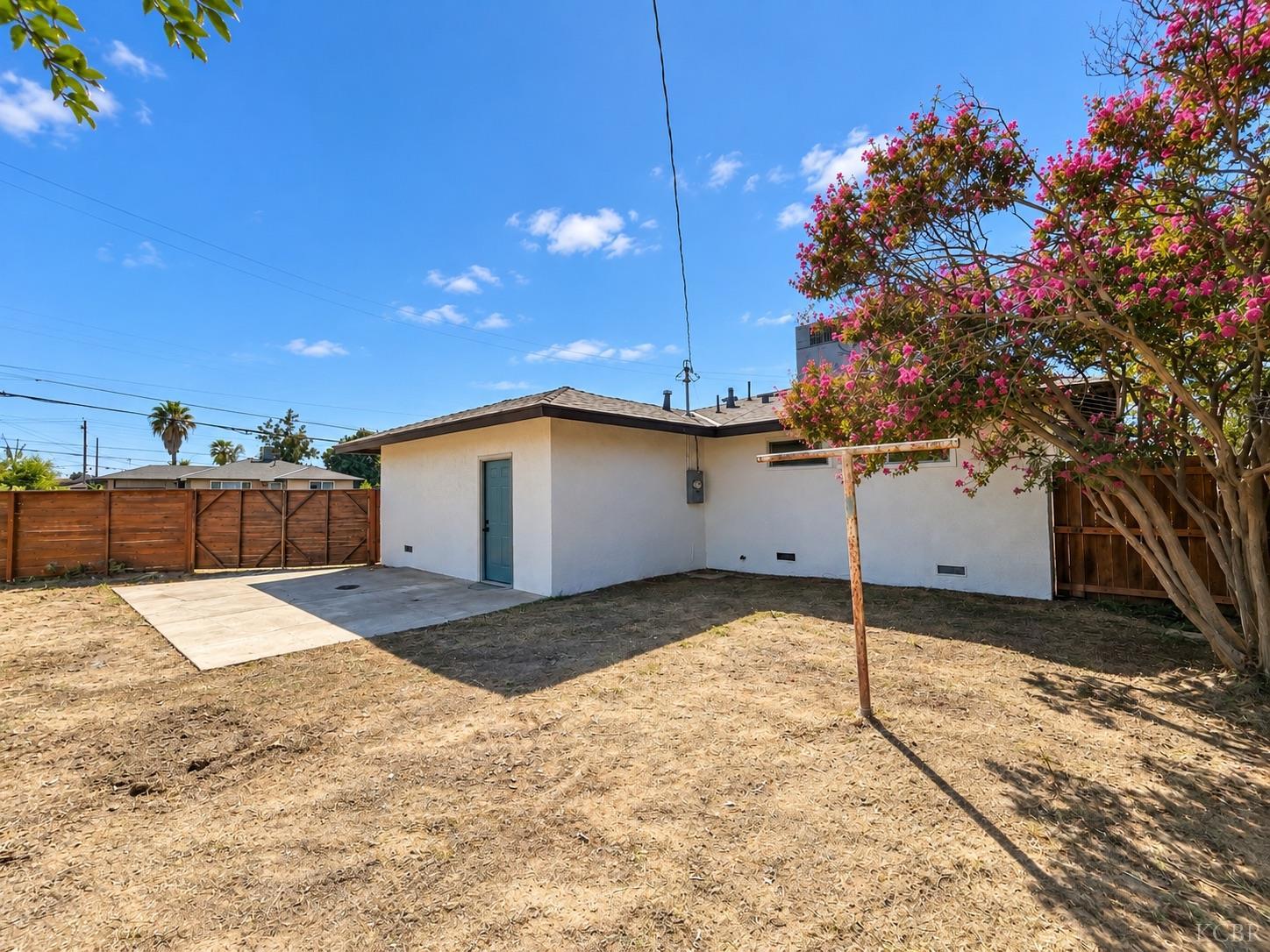3856 N Hacienda Dr, Fresno, CA 93705