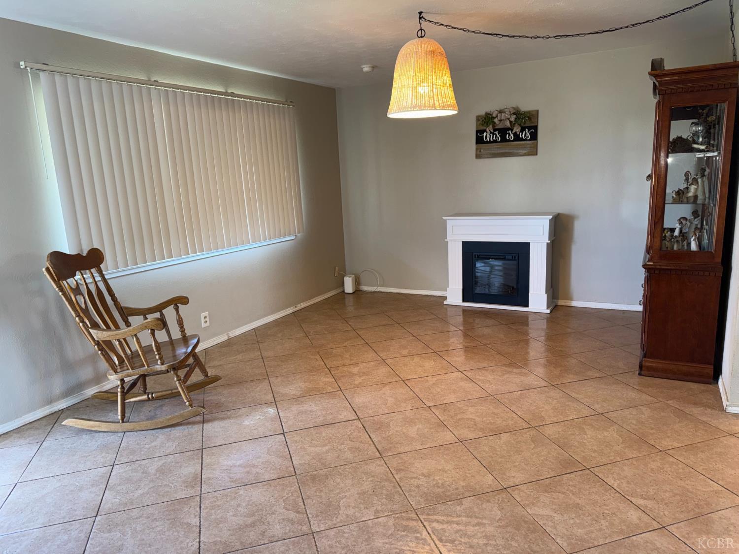 89 W Spring Ln, Lemoore, CA 93245