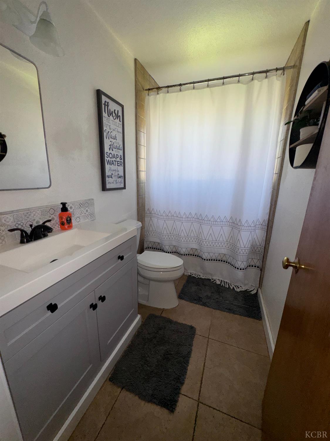 89 W Spring Ln, Lemoore, CA 93245
