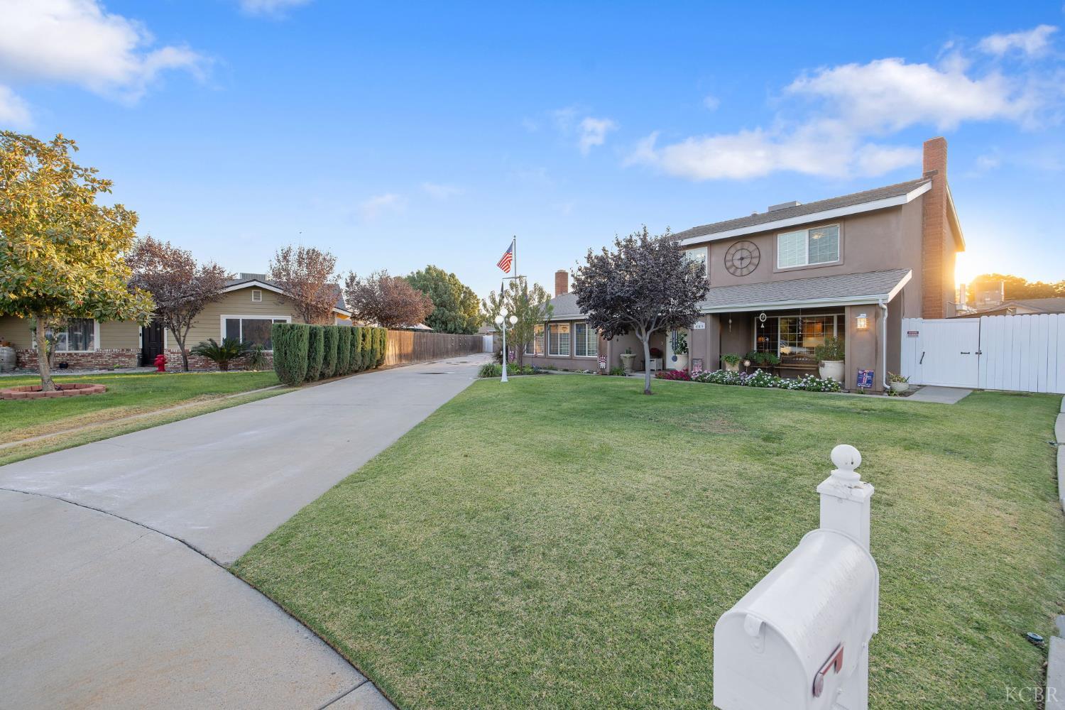 445 Mike Ct, Lemoore, CA 93245