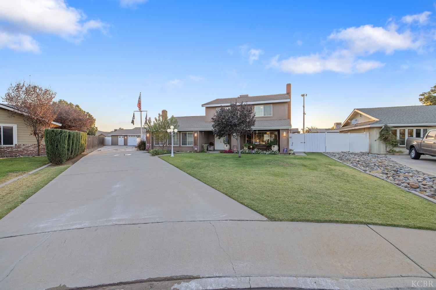 445 Mike Ct, Lemoore, CA 93245