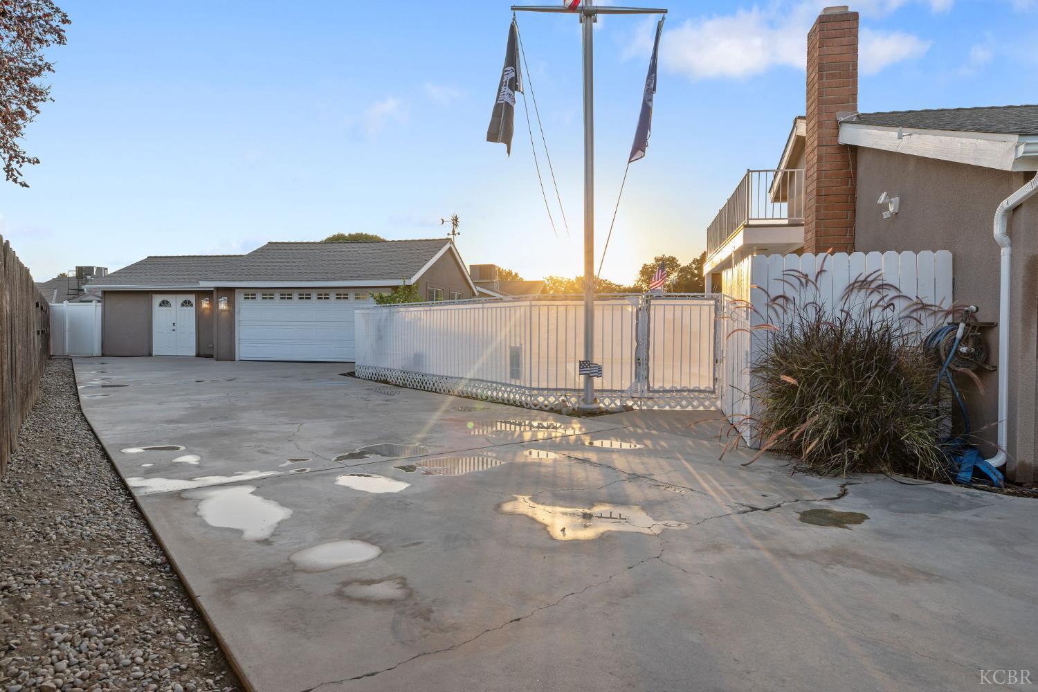 445 Mike Ct, Lemoore, CA 93245
