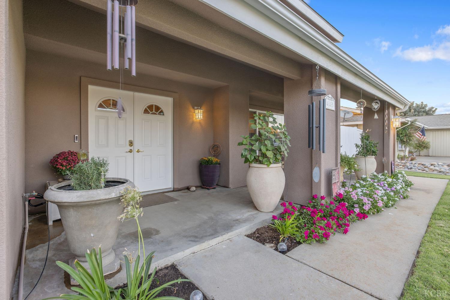 445 Mike Ct, Lemoore, CA 93245