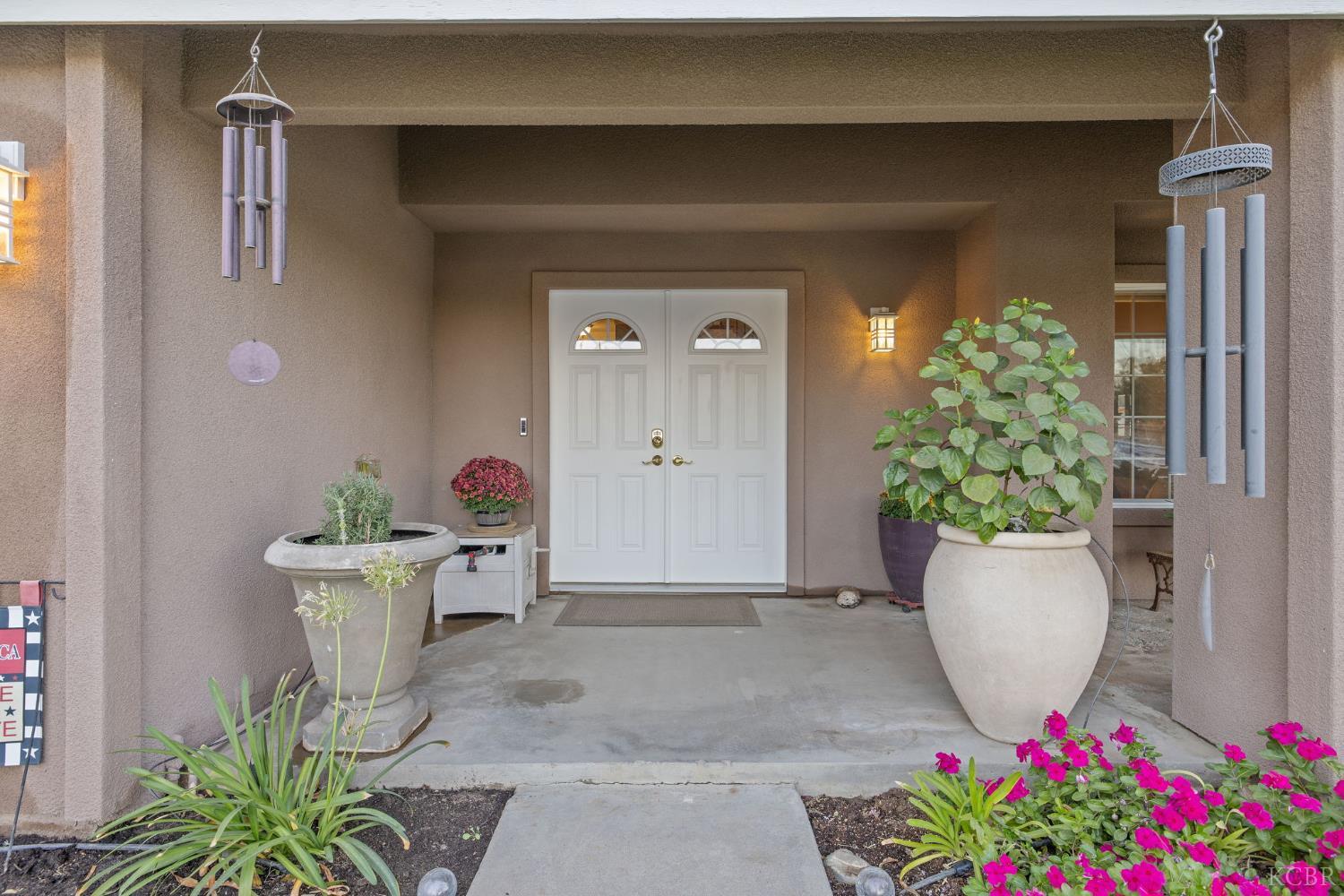 445 Mike Ct, Lemoore, CA 93245