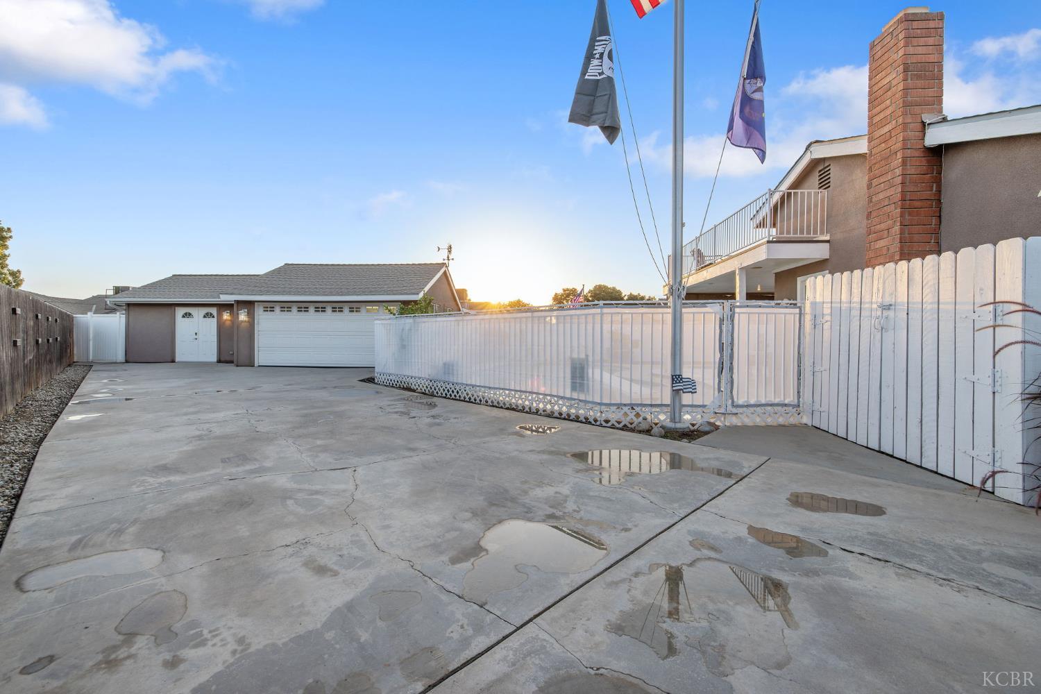 445 Mike Ct, Lemoore, CA 93245