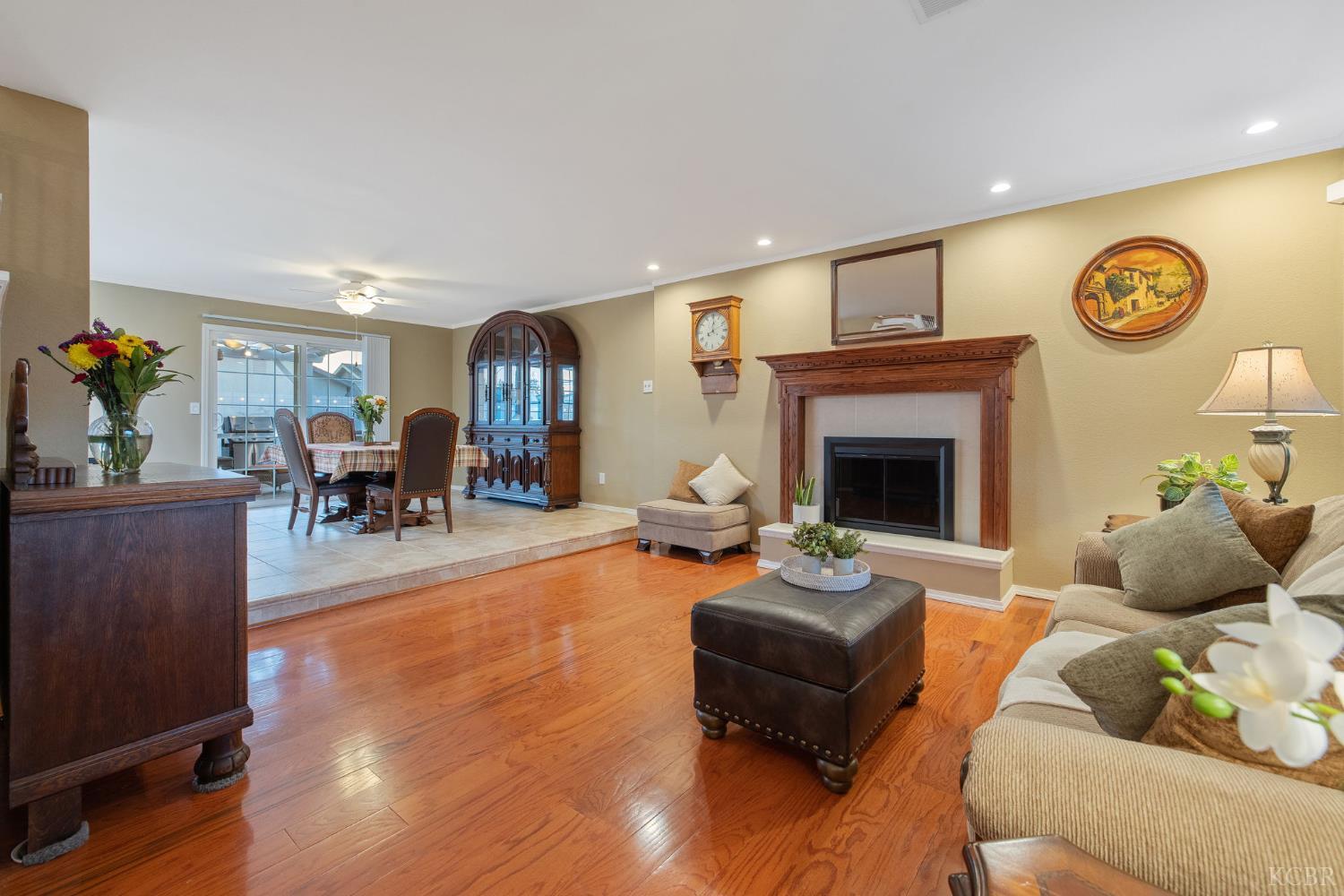 445 Mike Ct, Lemoore, CA 93245