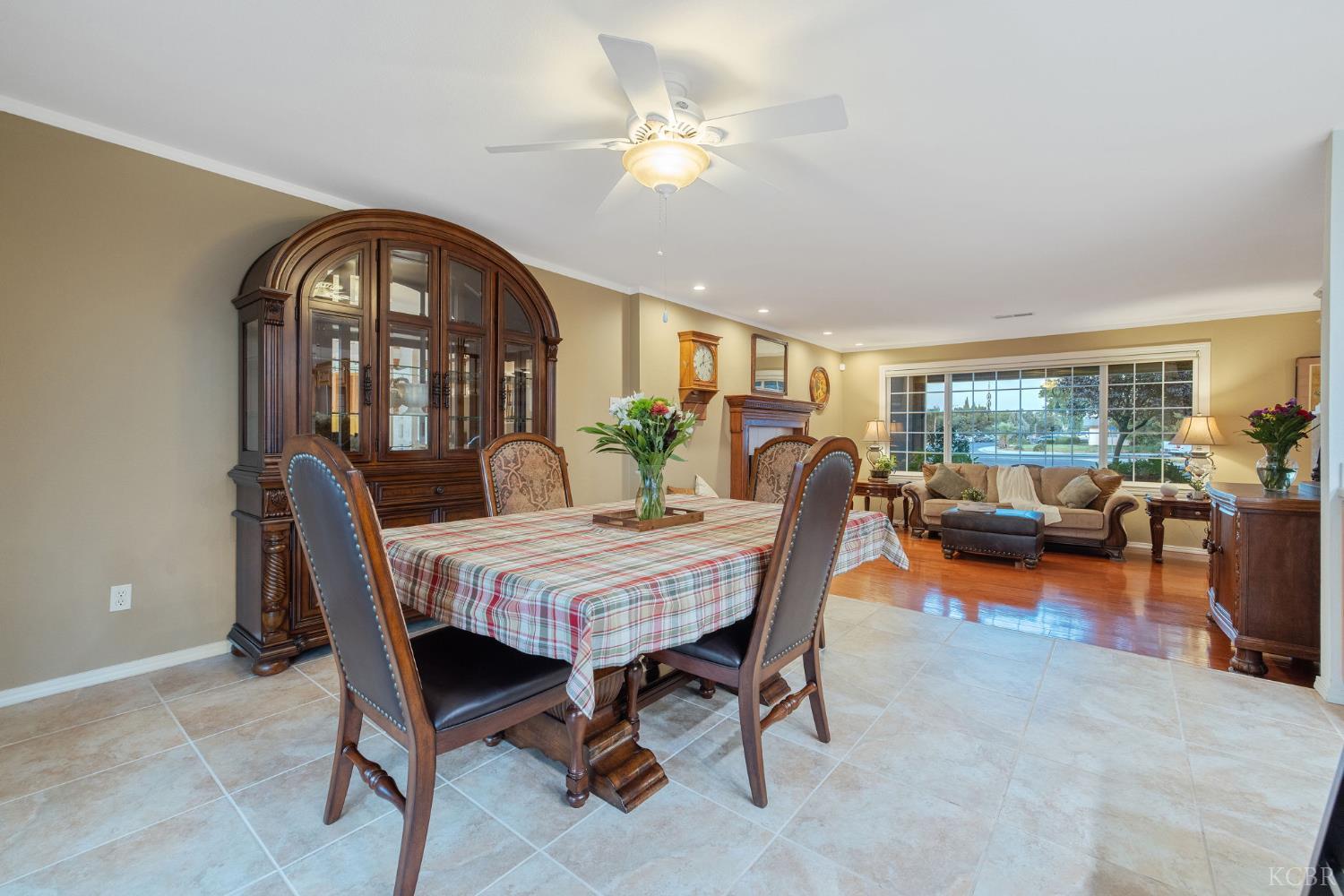445 Mike Ct, Lemoore, CA 93245