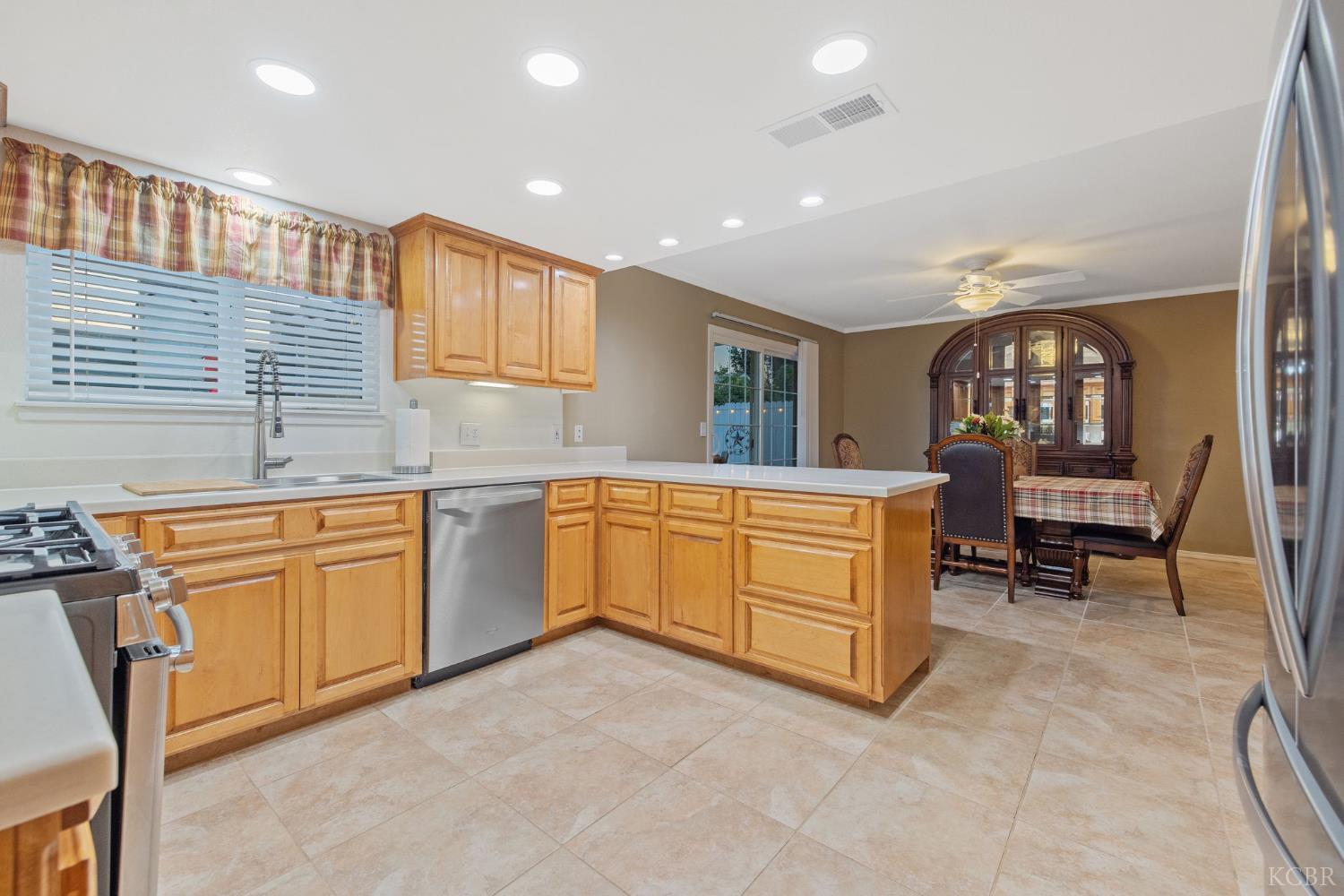 445 Mike Ct, Lemoore, CA 93245