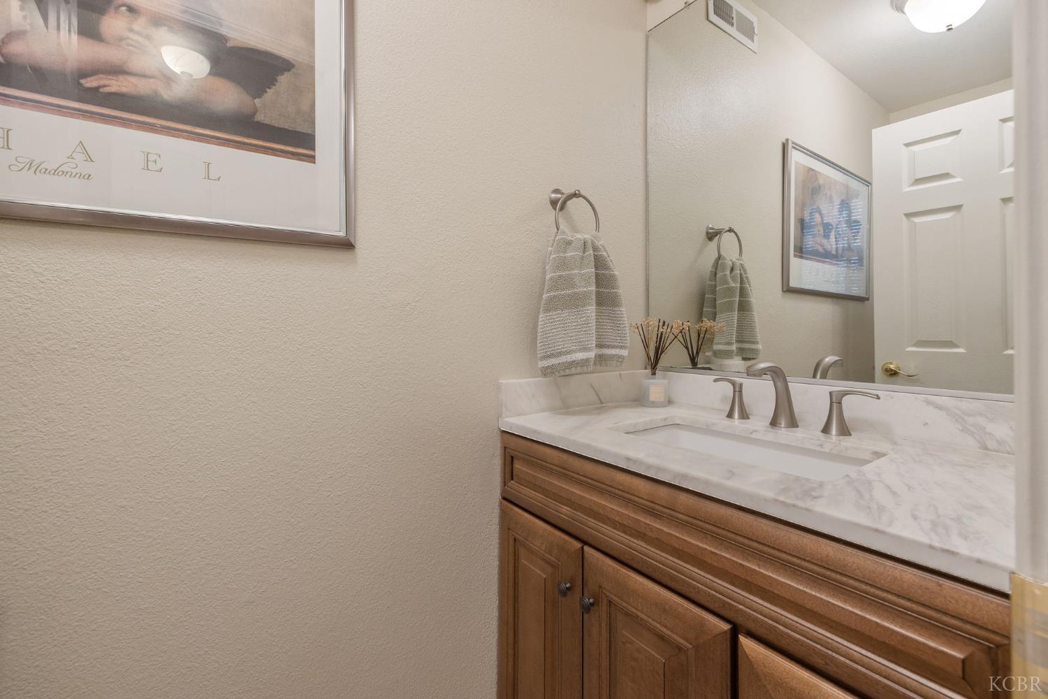 445 Mike Ct, Lemoore, CA 93245