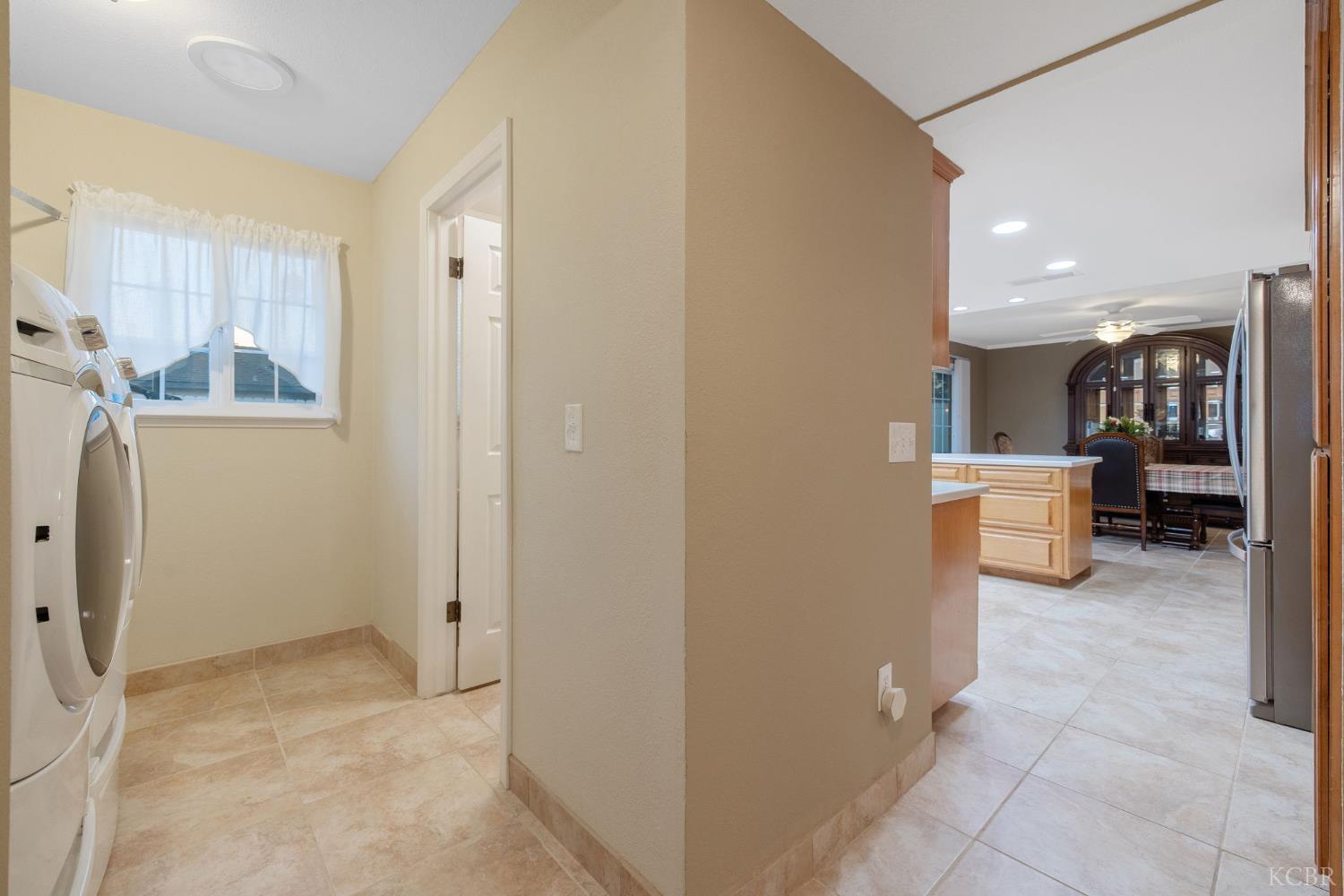 445 Mike Ct, Lemoore, CA 93245