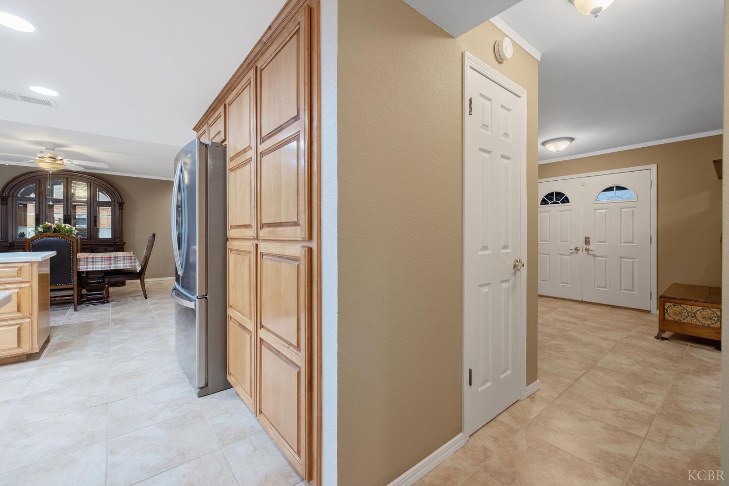 445 Mike Ct, Lemoore, CA 93245