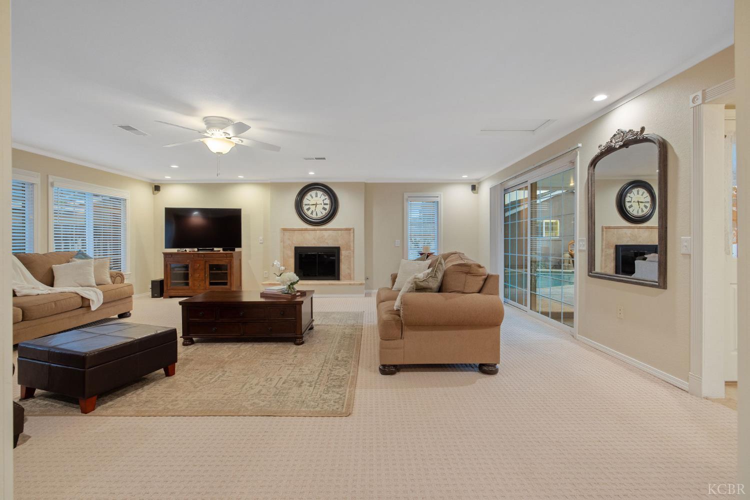 445 Mike Ct, Lemoore, CA 93245