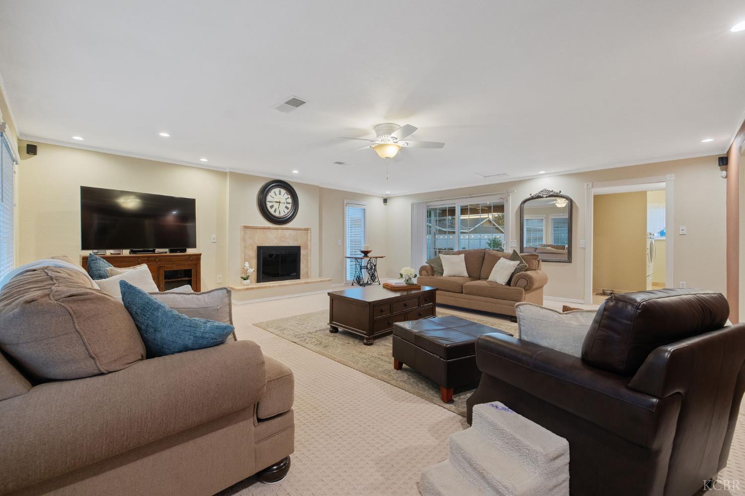 445 Mike Ct, Lemoore, CA 93245