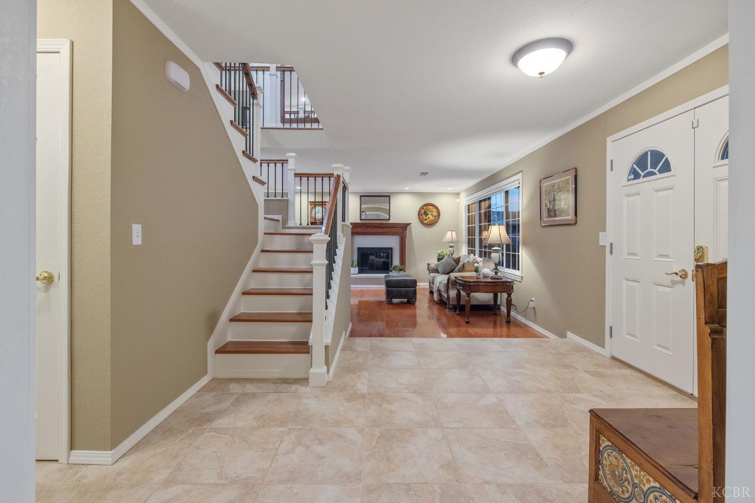 445 Mike Ct, Lemoore, CA 93245