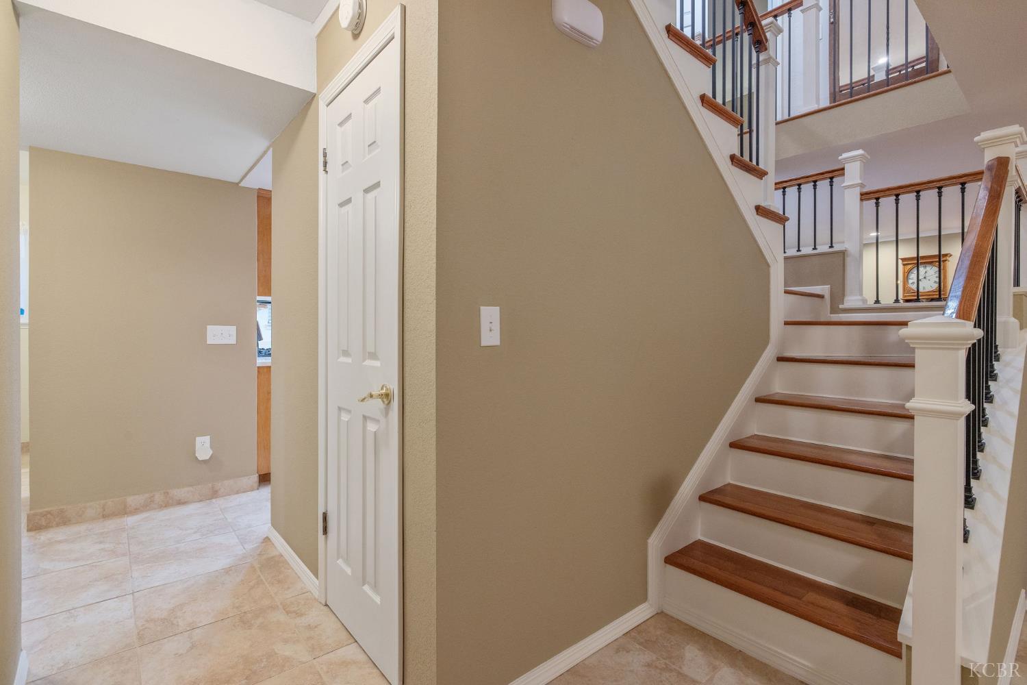 445 Mike Ct, Lemoore, CA 93245