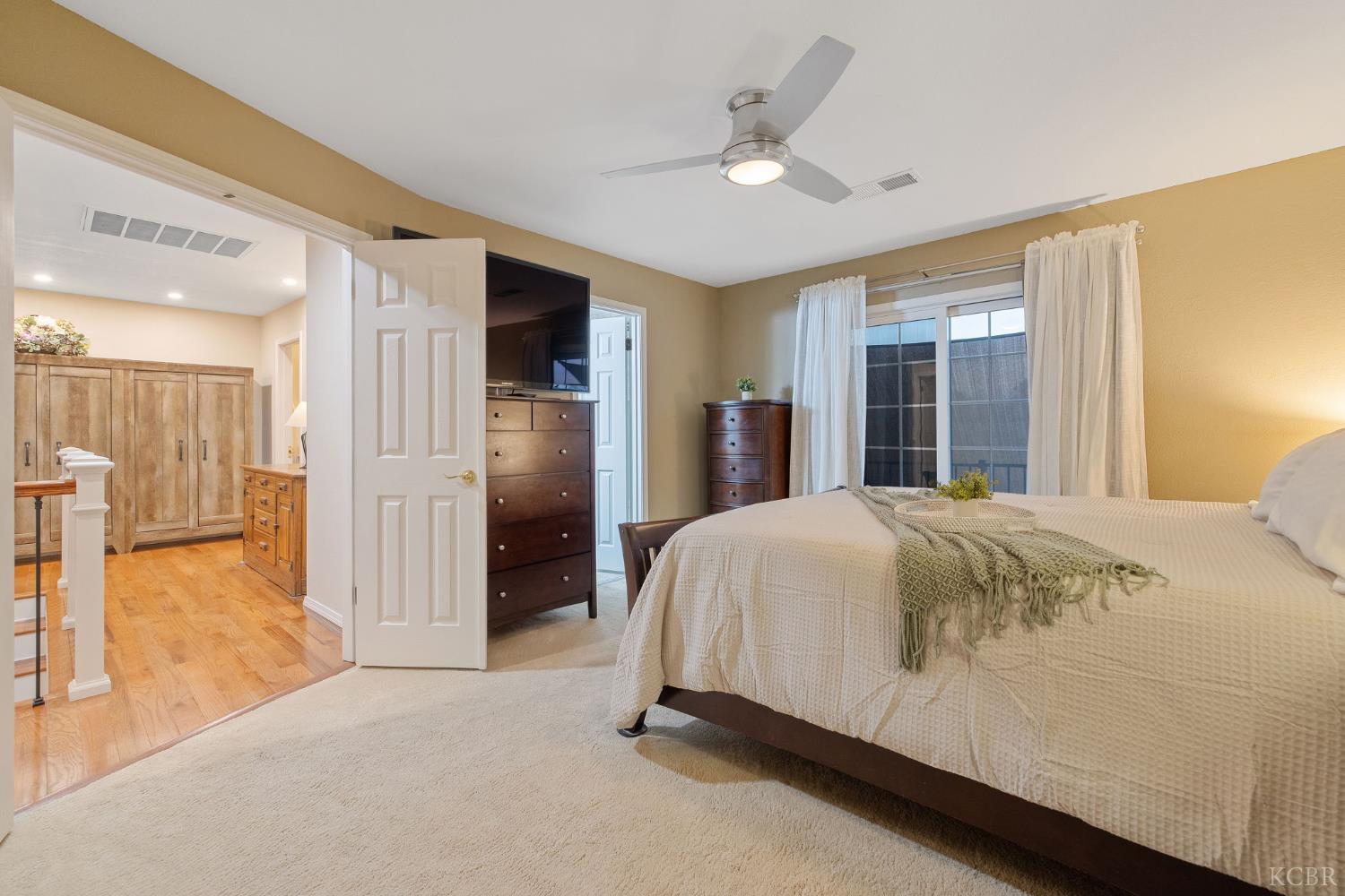 445 Mike Ct, Lemoore, CA 93245