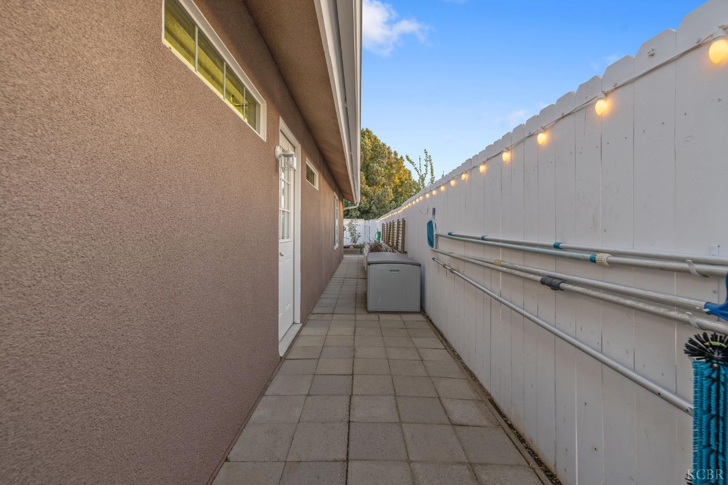 445 Mike Ct, Lemoore, CA 93245