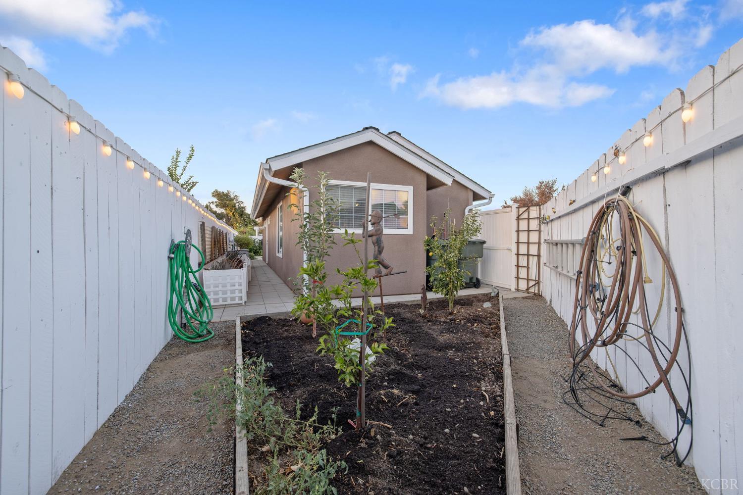 445 Mike Ct, Lemoore, CA 93245