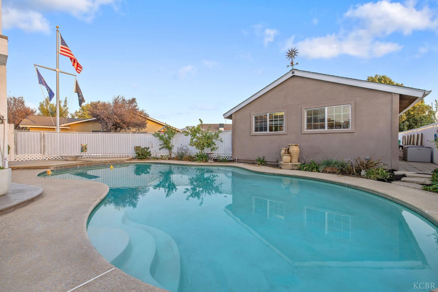 445 Mike Ct, Lemoore, CA 93245