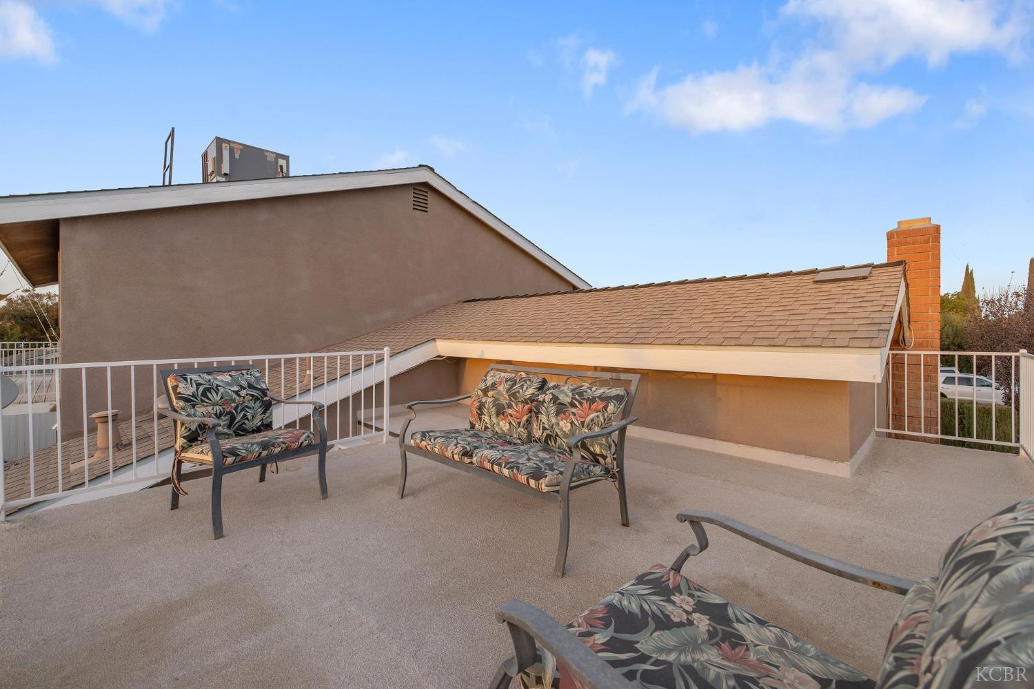 445 Mike Ct, Lemoore, CA 93245