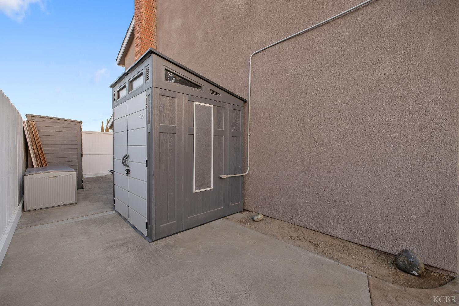 445 Mike Ct, Lemoore, CA 93245