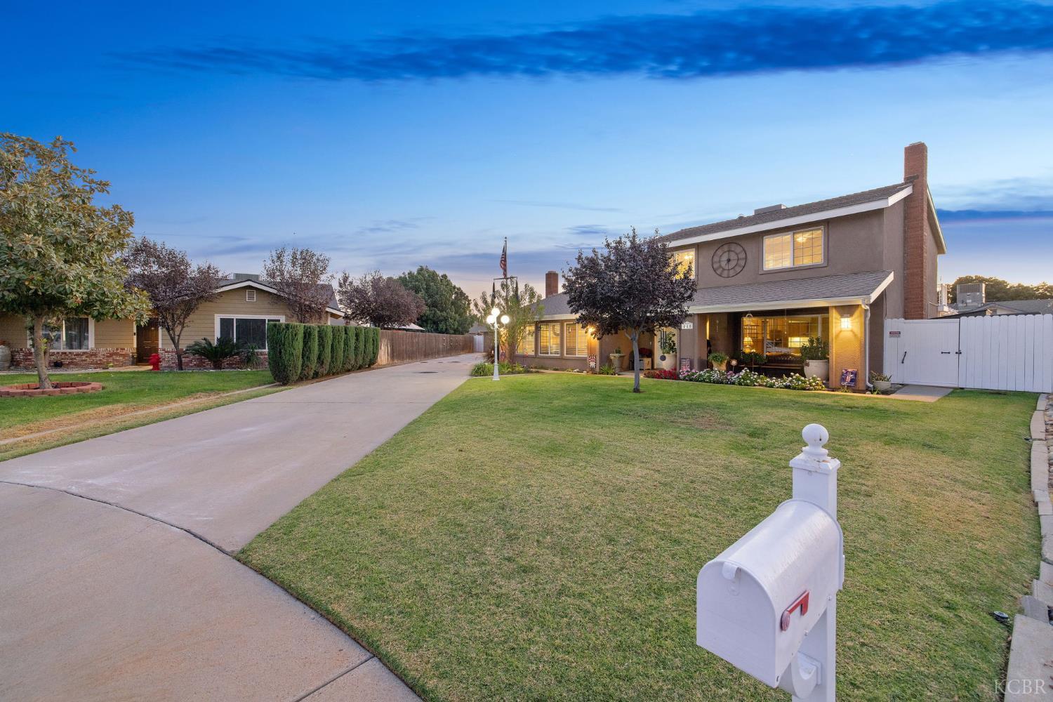 445 Mike Ct, Lemoore, CA 93245