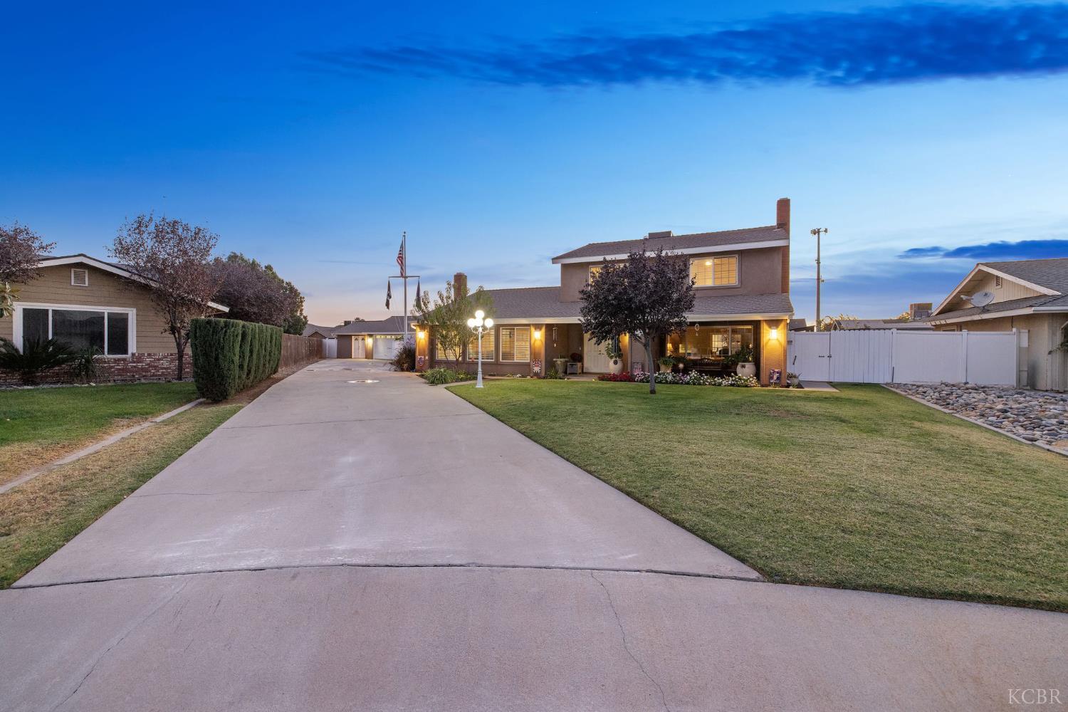 445 Mike Ct, Lemoore, CA 93245