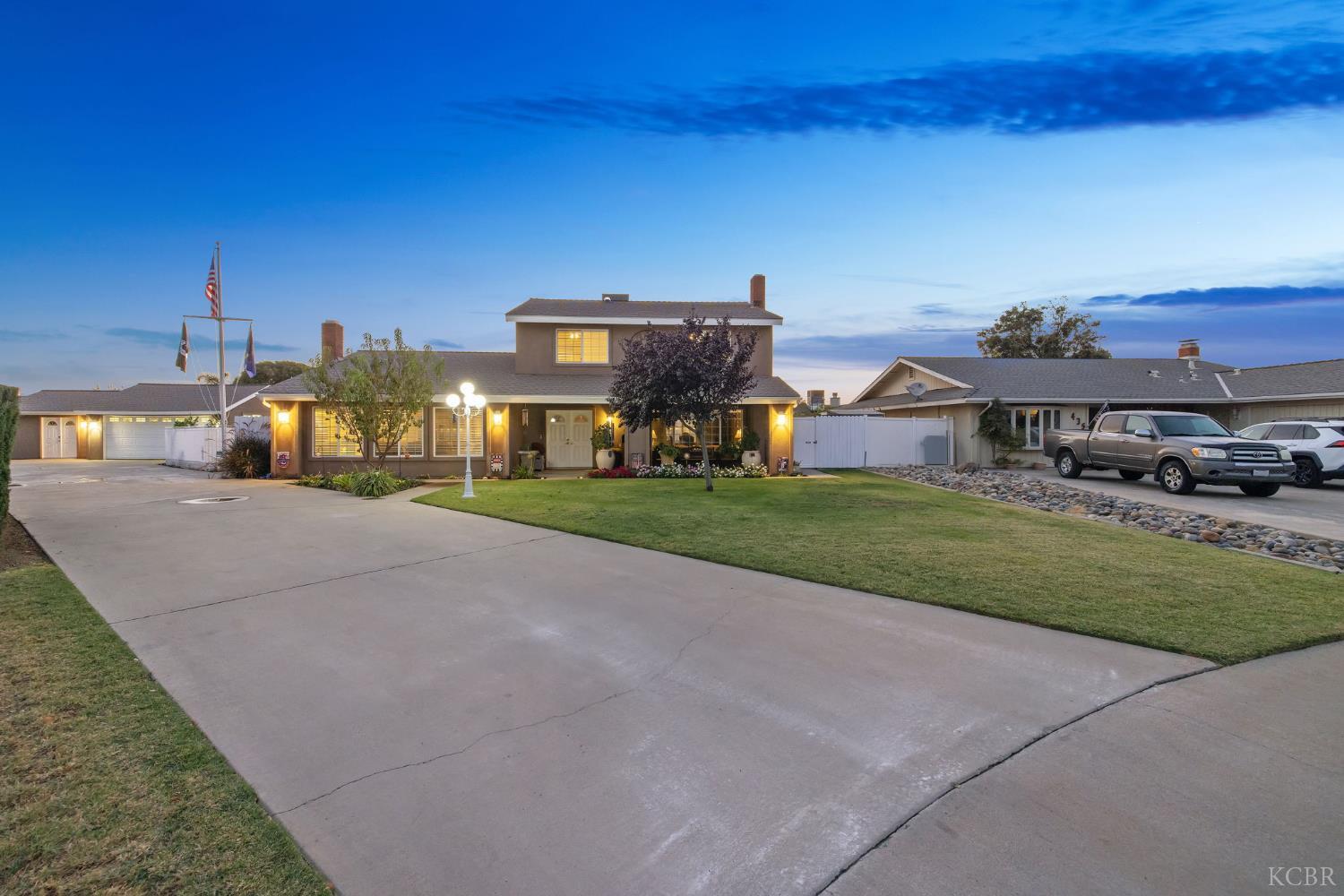 445 Mike Ct, Lemoore, CA 93245
