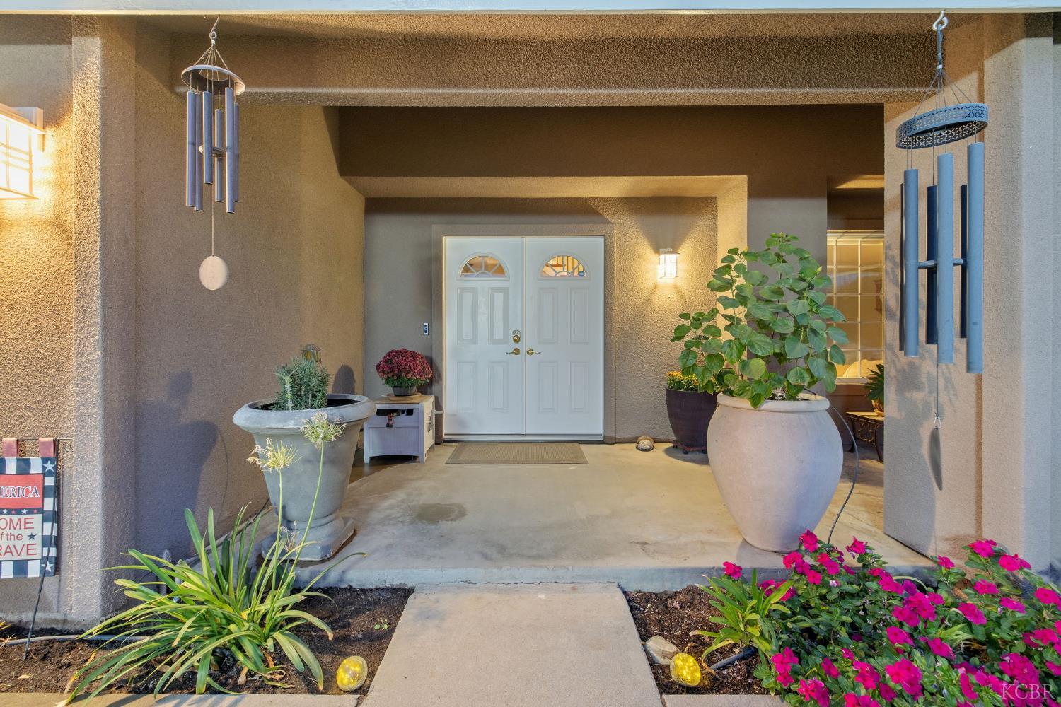 445 Mike Ct, Lemoore, CA 93245