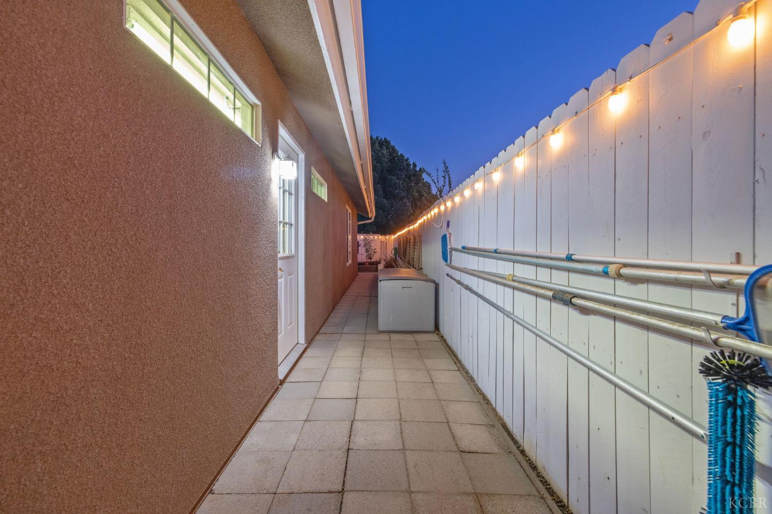 445 Mike Ct, Lemoore, CA 93245
