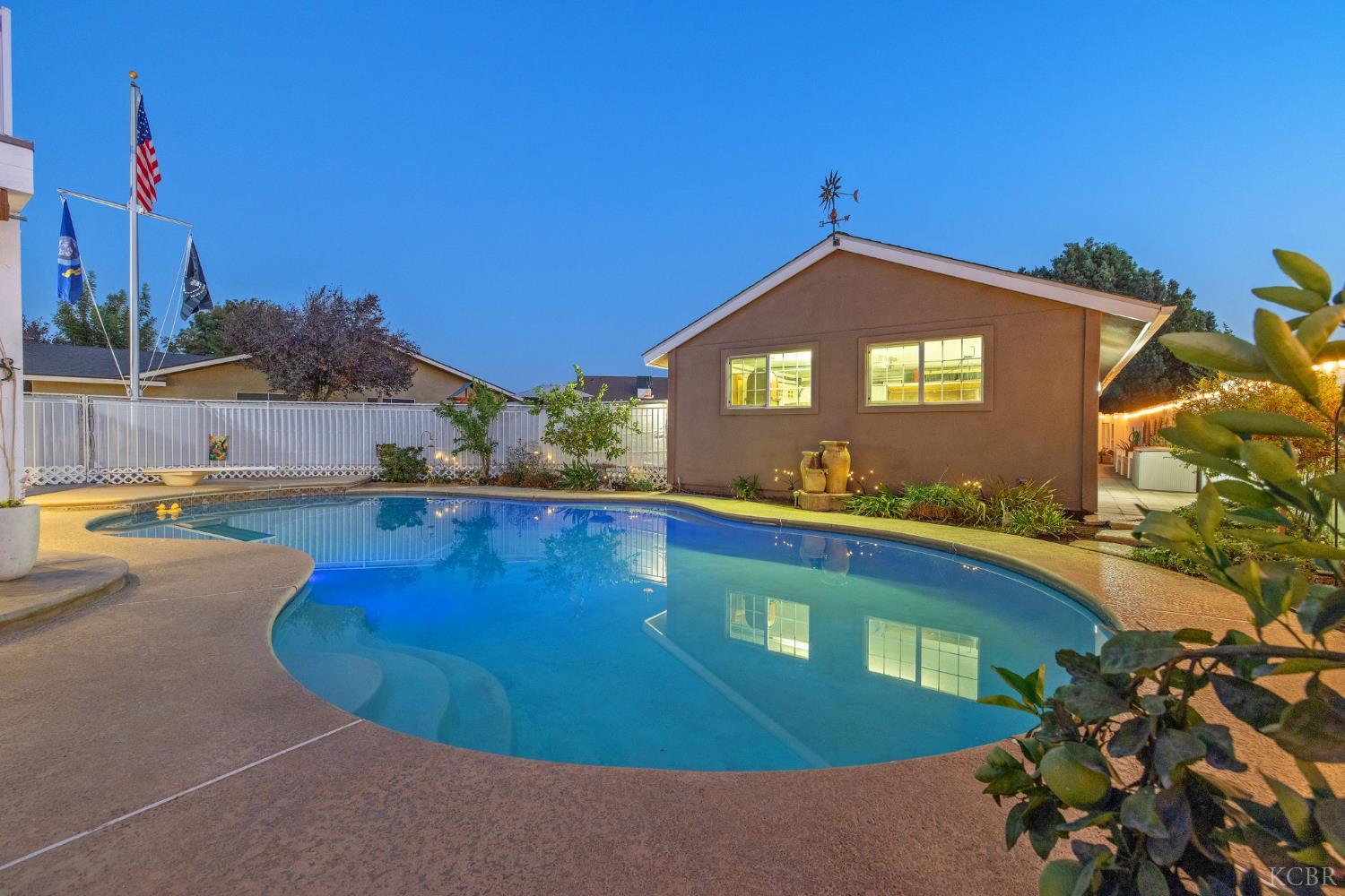 445 Mike Ct, Lemoore, CA 93245