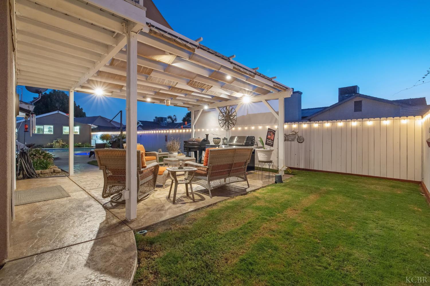 445 Mike Ct, Lemoore, CA 93245