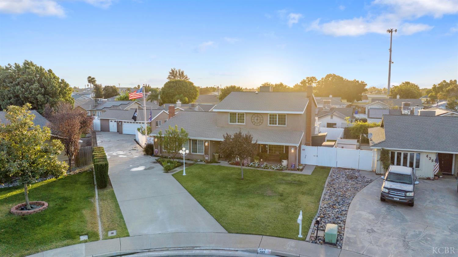 445 Mike Ct, Lemoore, CA 93245