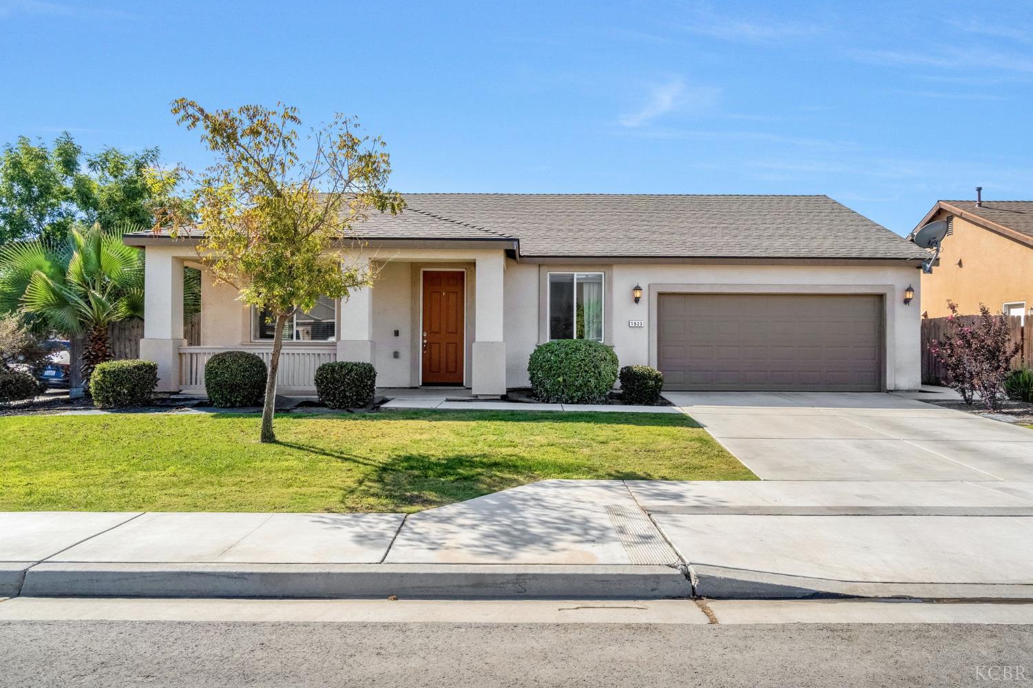 1523 W Wallis Dr, Hanford, CA 93230