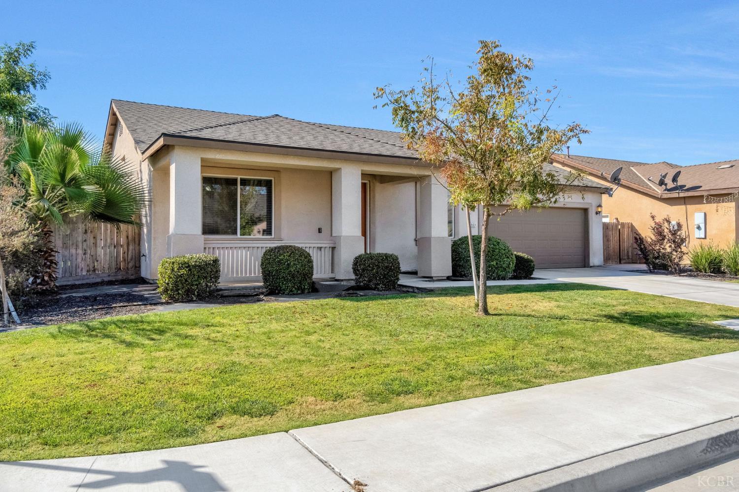 1523 W Wallis Dr, Hanford, CA 93230