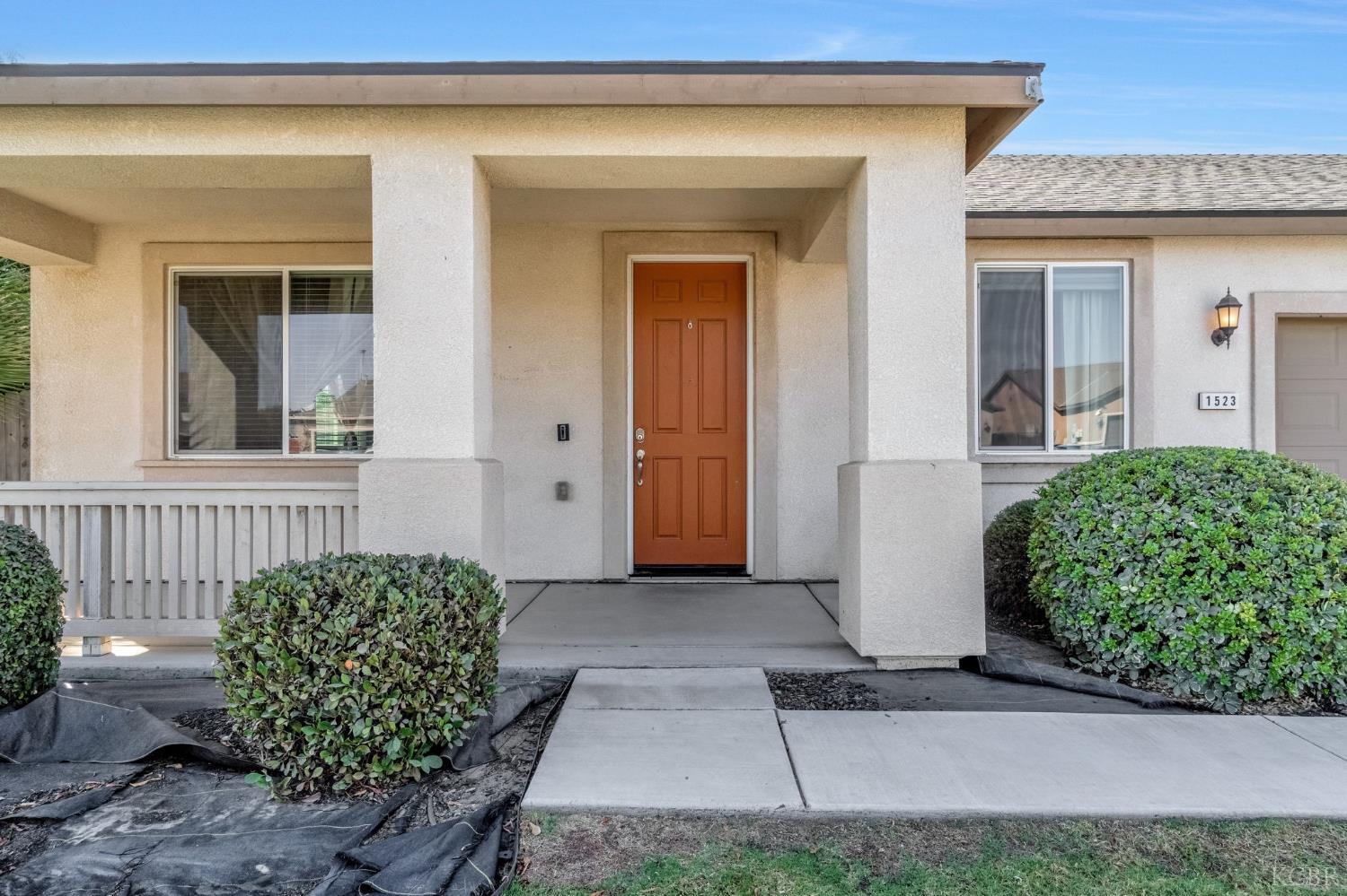1523 W Wallis Dr, Hanford, CA 93230
