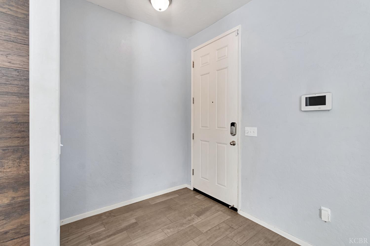 1523 W Wallis Dr, Hanford, CA 93230