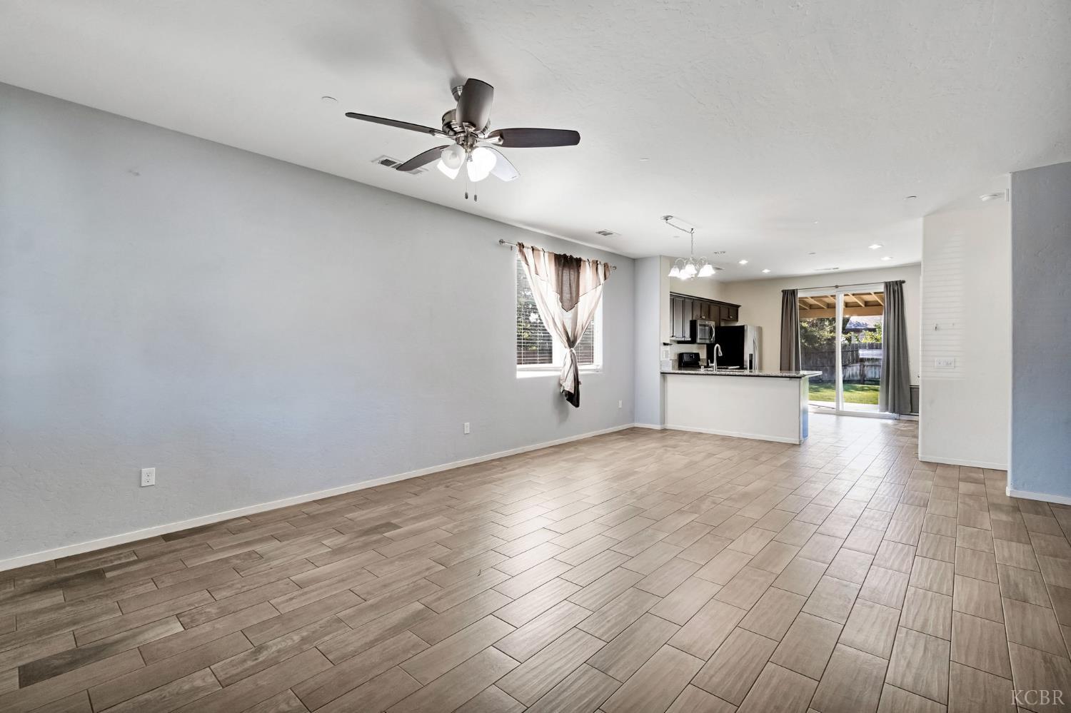 1523 W Wallis Dr, Hanford, CA 93230