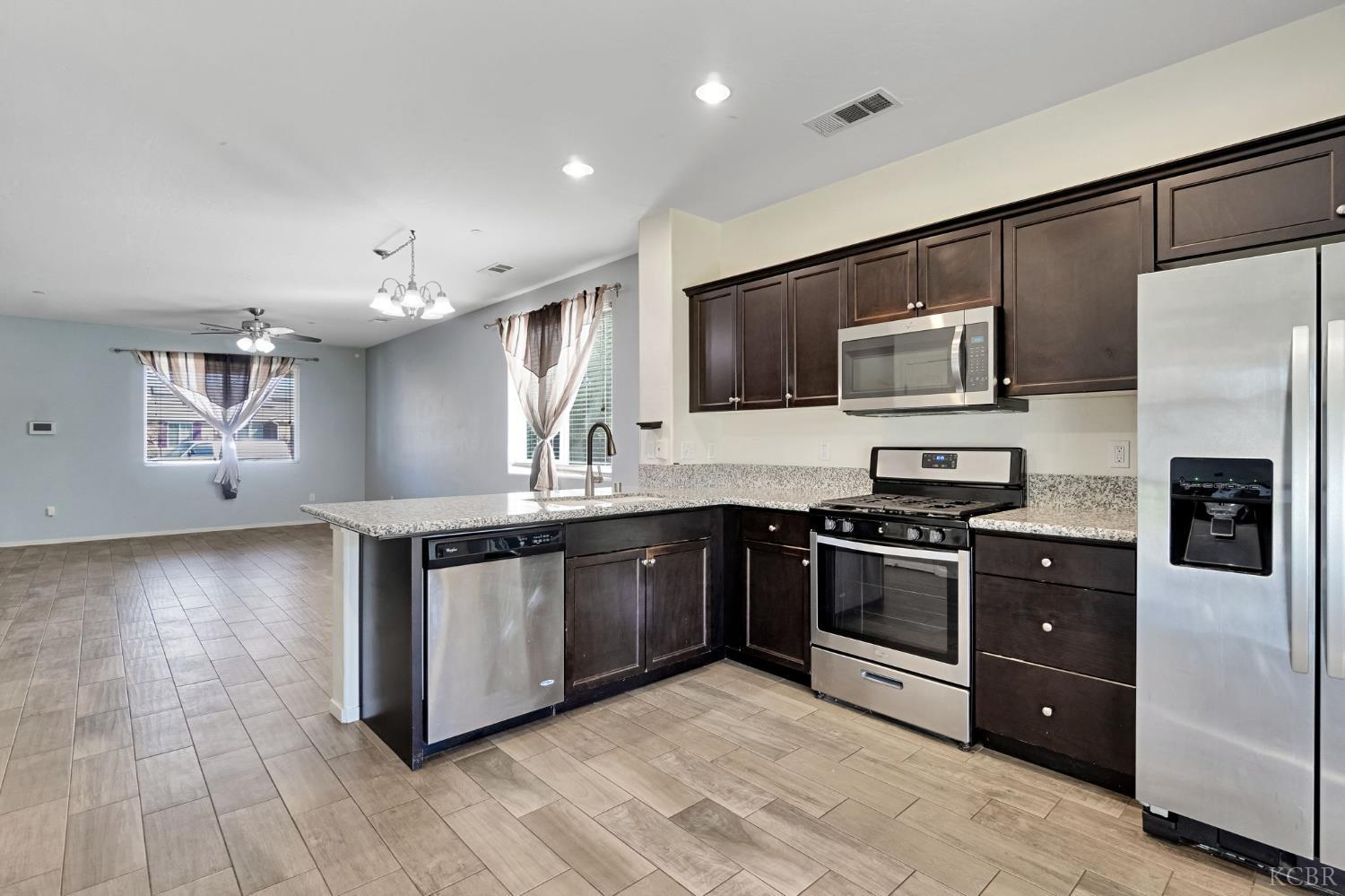 1523 W Wallis Dr, Hanford, CA 93230