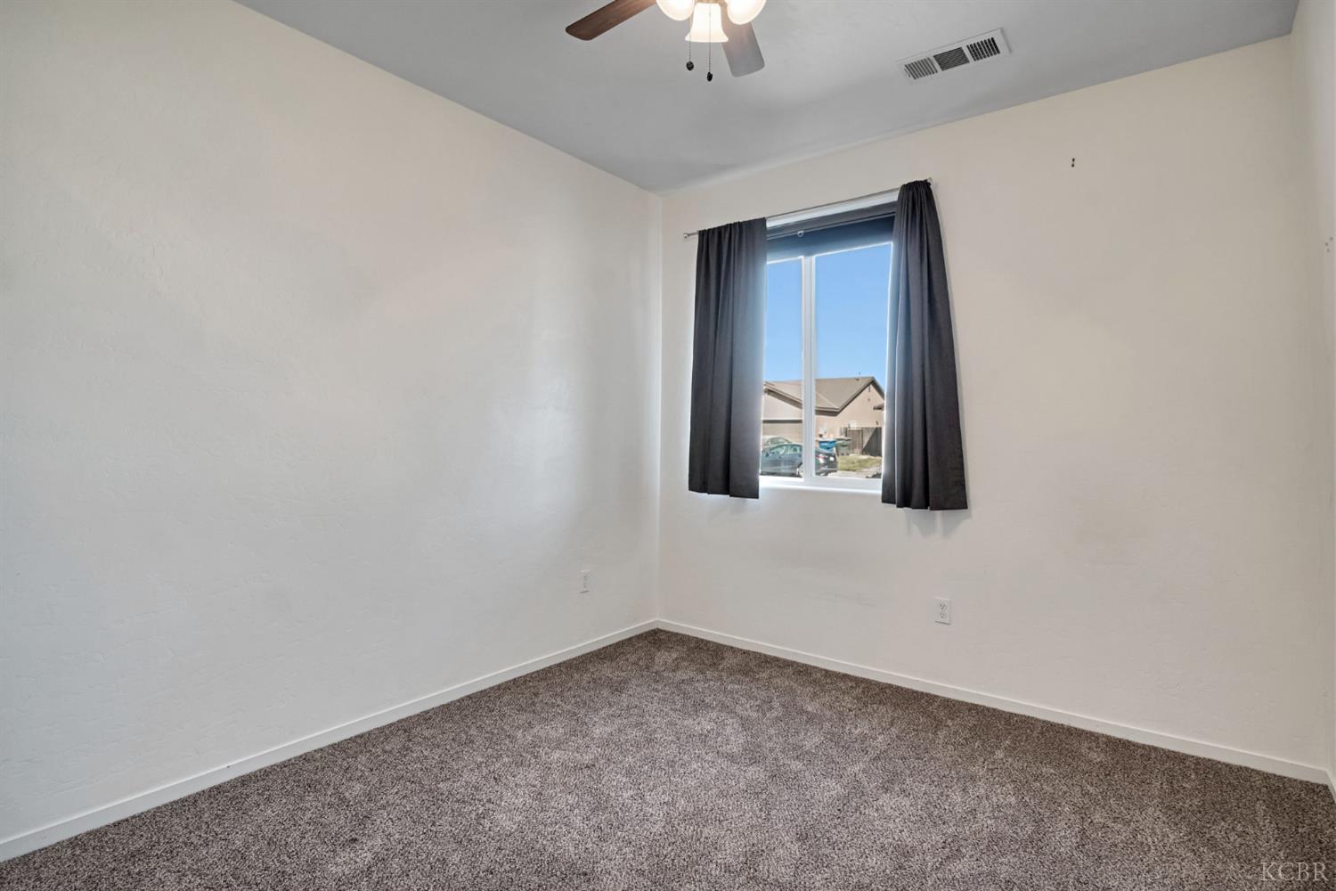 1523 W Wallis Dr, Hanford, CA 93230