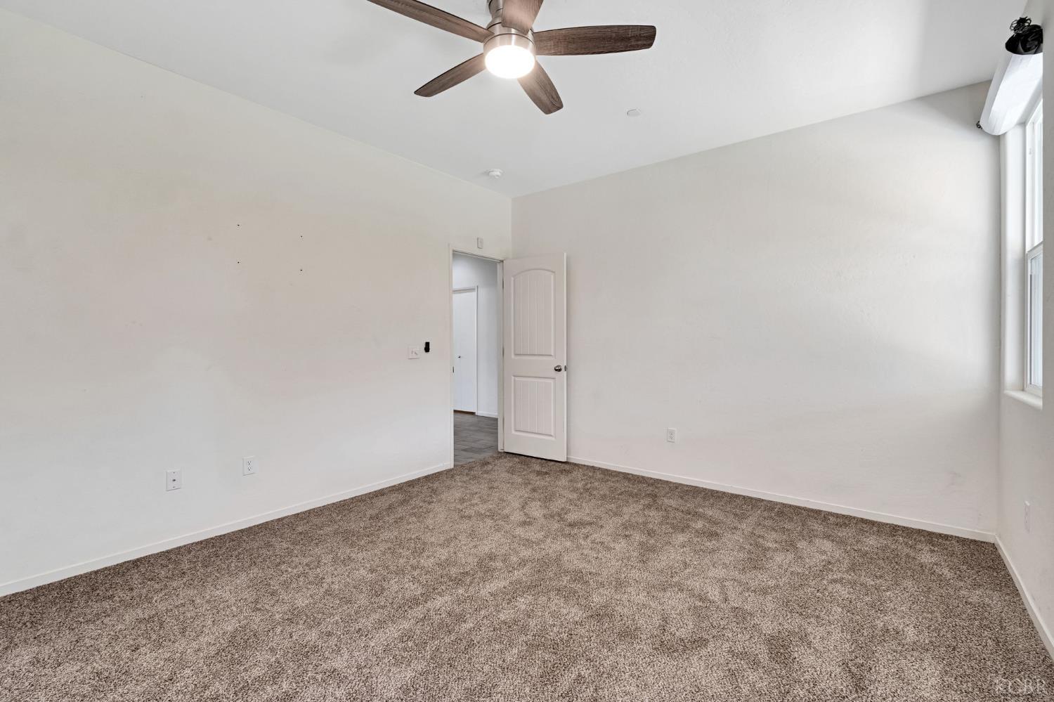 1523 W Wallis Dr, Hanford, CA 93230