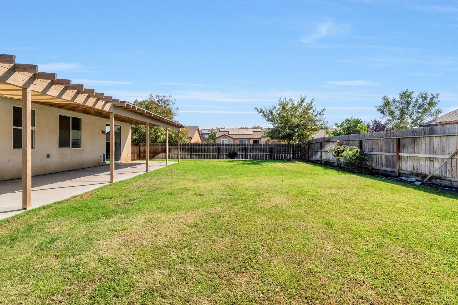 1523 W Wallis Dr, Hanford, CA 93230