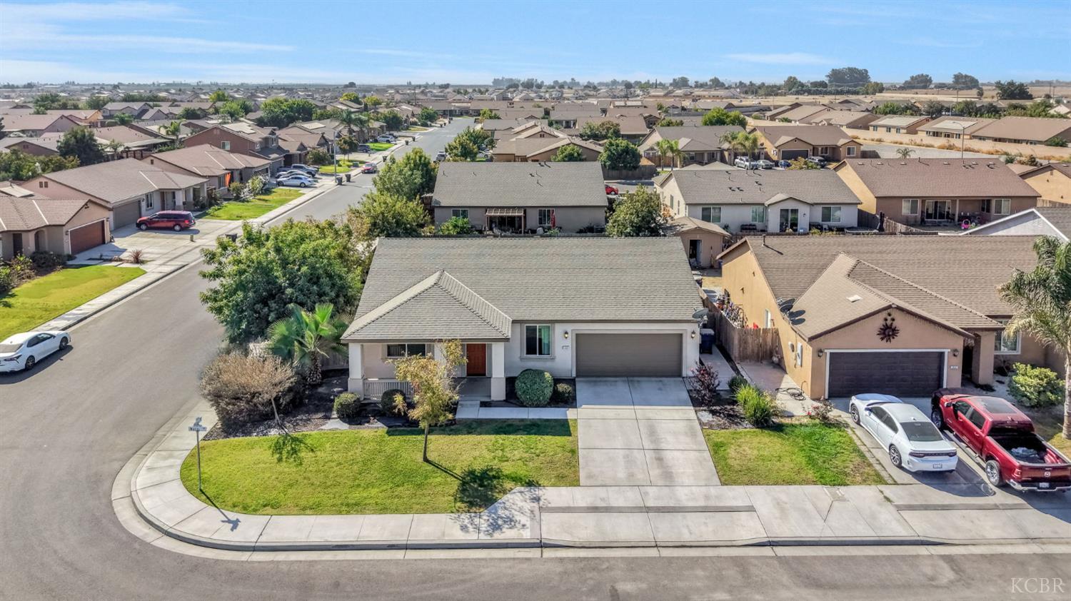 1523 W Wallis Dr, Hanford, CA 93230