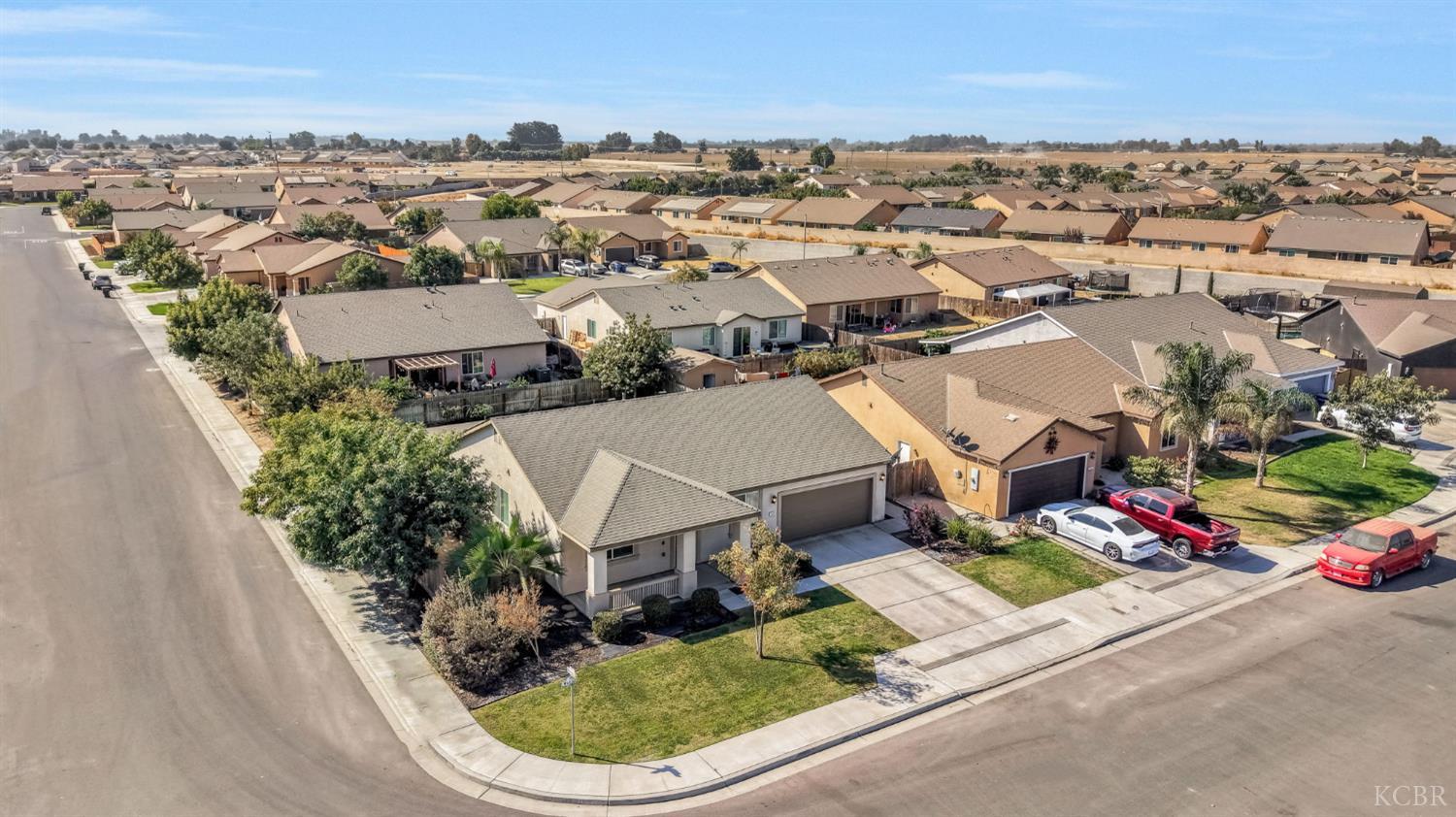 1523 W Wallis Dr, Hanford, CA 93230