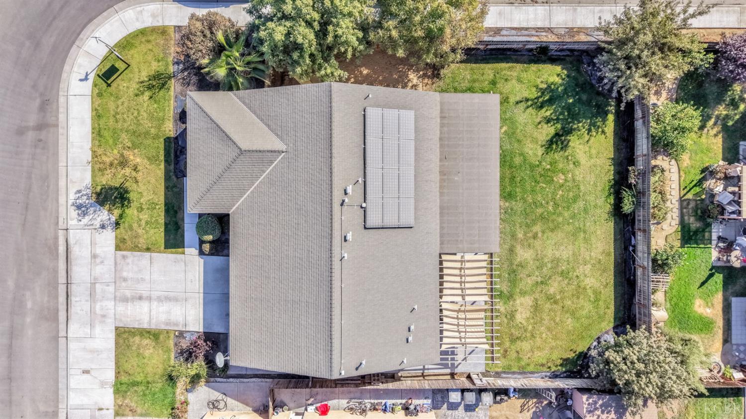 1523 W Wallis Dr, Hanford, CA 93230