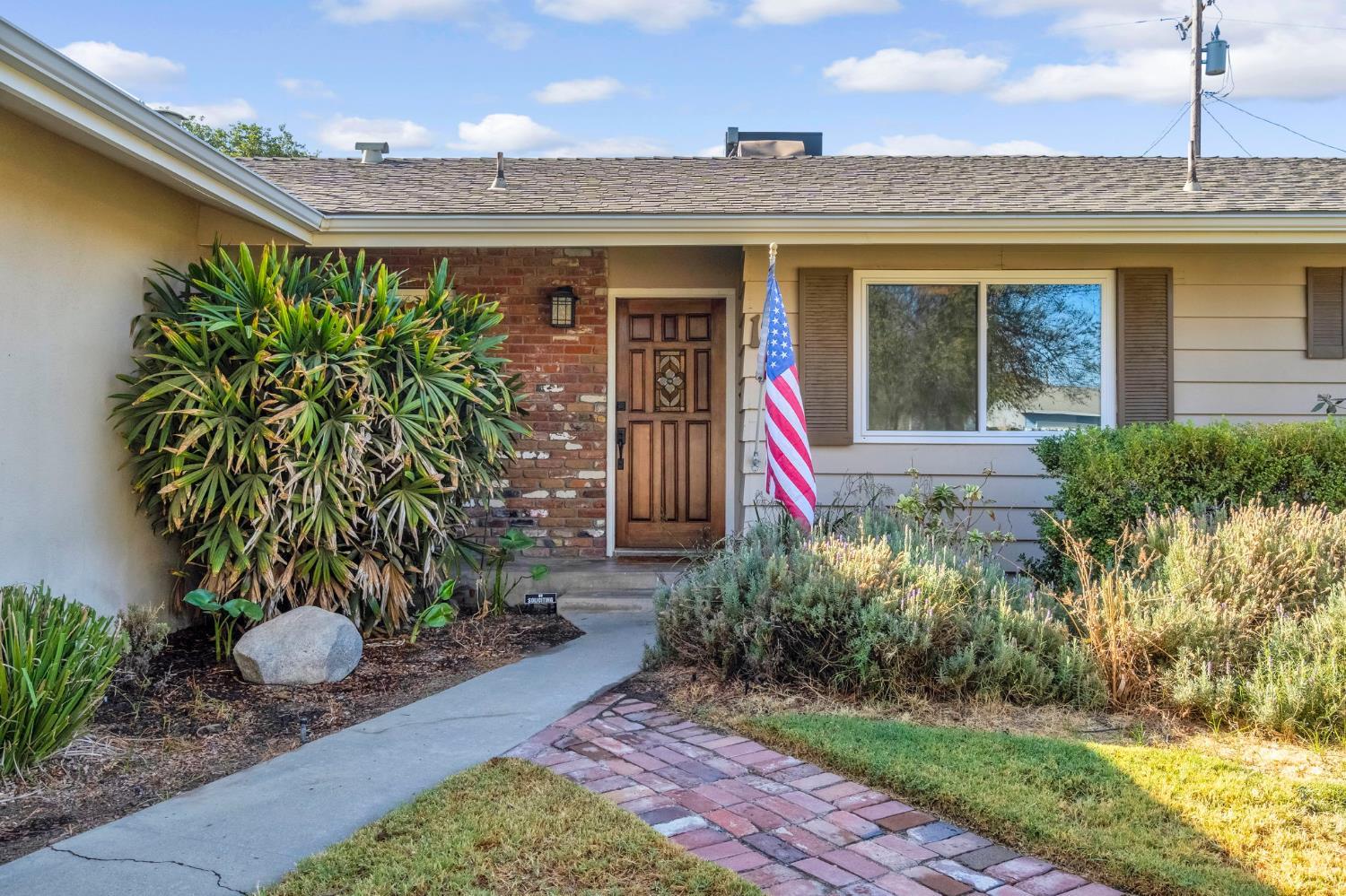 175 E Birch Ave, Hanford, CA 93230