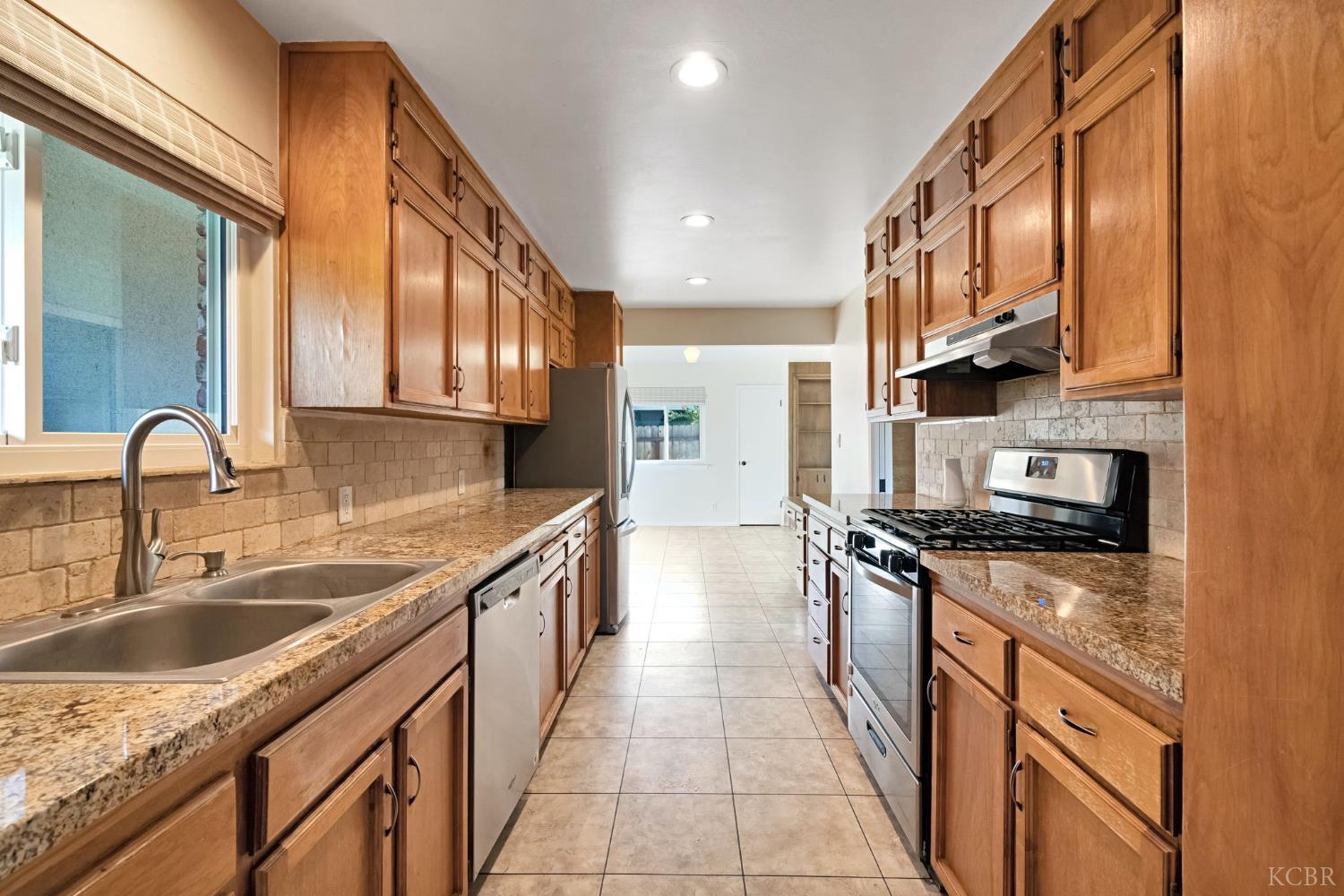 175 E Birch Ave, Hanford, CA 93230
